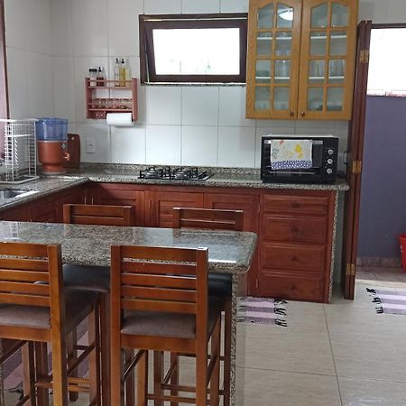Casa Roxa Com Piscina Em Condominio باراتي الغرفة الصورة